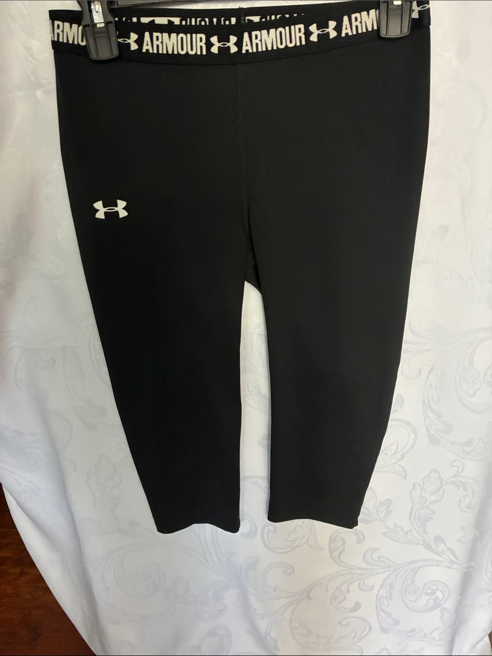Under Armour Black Capri Performance Leggings for women